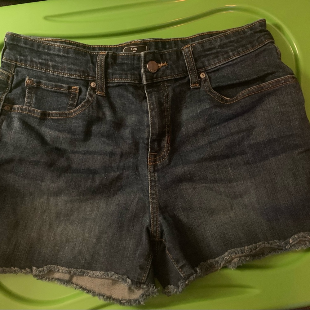GAP high rise cut off short. Women’s size 6